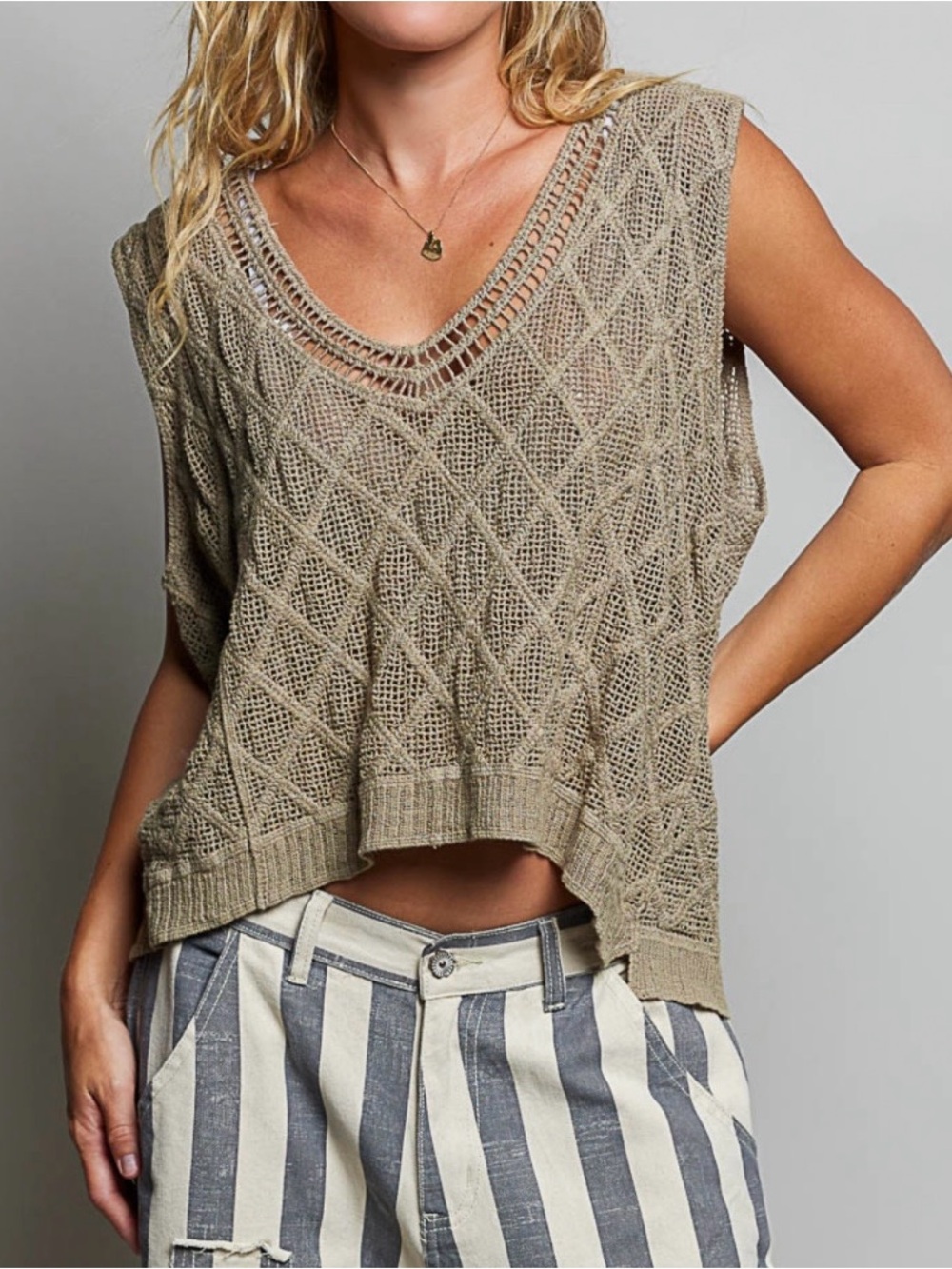 🤗 Pol-Knit V‑Neck Crochet Tank Top in Taupe
One Size